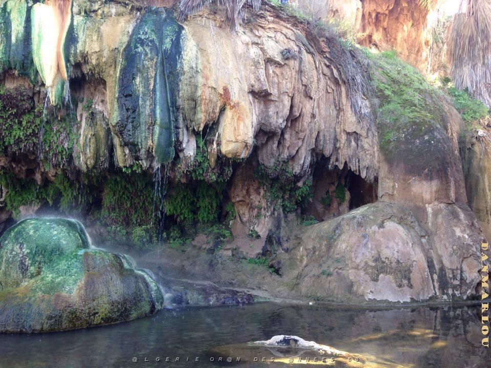 HAMMAM BOU HADJAR  (4) LA SOURCE DES EAUX THERMALES.jpg